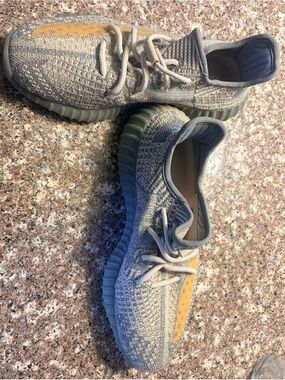 Men’s Adidas Yeezy Boost Sneakers Size 9